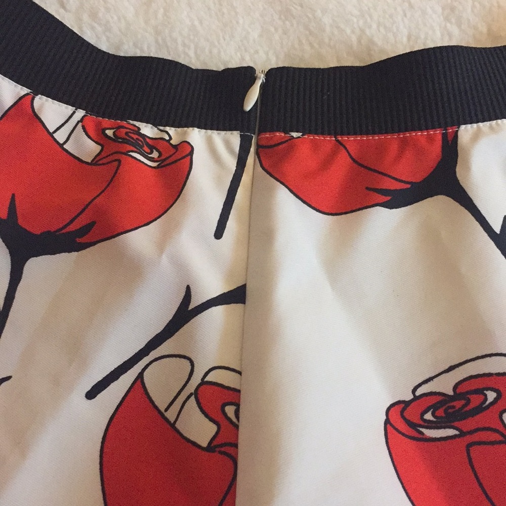 Miu Miu Red and White Floral Skirt - Picture 4 of 8